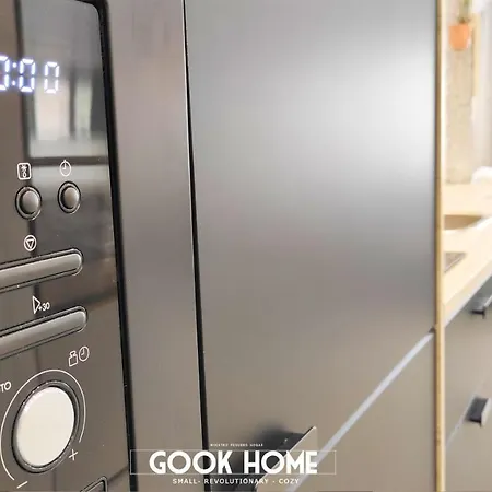 Apartment Gook *